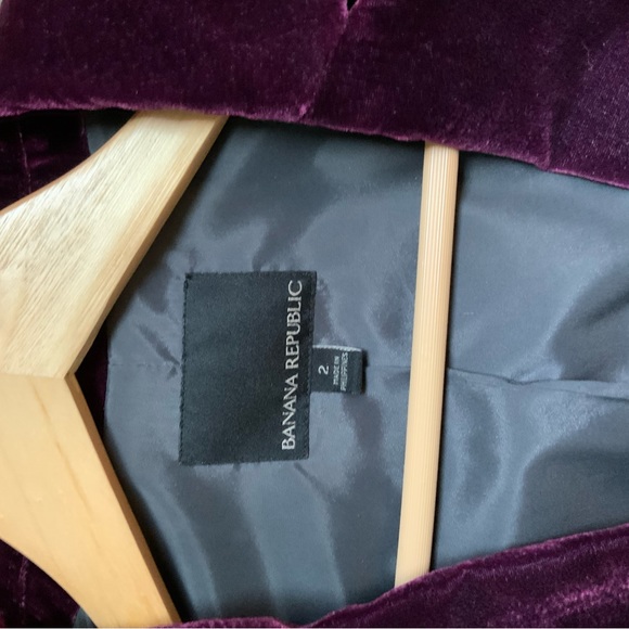 Banana Republic women’s velvet blazer - Picture 3 of 3